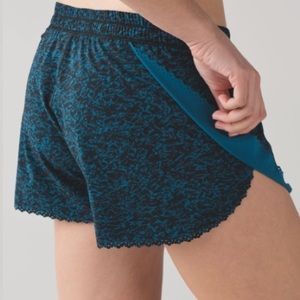 NWOT Lululemon ruffle hem Hit It shorts